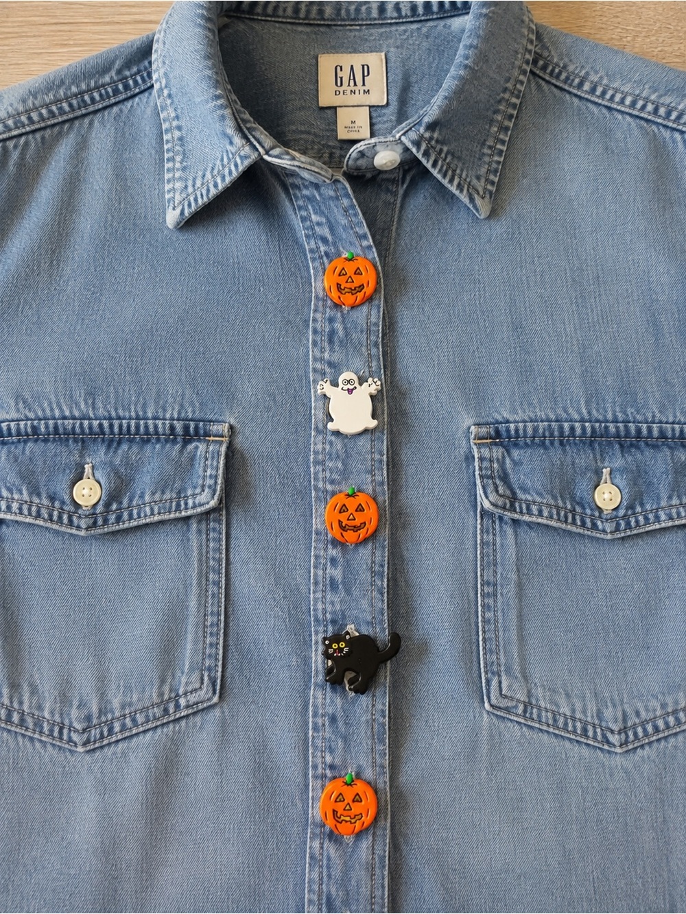 Vintage Halloween Button Covers Set Pumpkin Ghost Black Cat and Enamel Pin - Picture 3 of 12